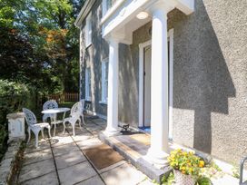 An outdoor space with a table and chairs at Ty Caredig in Swansea