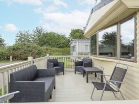 An outdoor seating area with chairs and a table at 31 Castle View in Lincoln