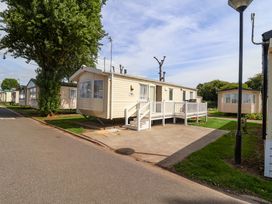 A caravan with steps in front at 21 Poplar Avenue Felixstowe, Suffolk