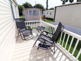 21 Poplar Avenue - Suffolk & Essex - 1179773 - thumbnail photo 2