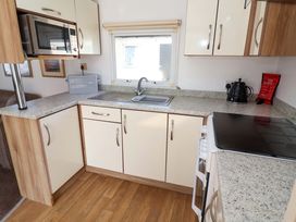 21 Poplar Avenue - Suffolk & Essex - 1179773 - thumbnail photo 9