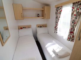 21 Poplar Avenue - Suffolk & Essex - 1179773 - thumbnail photo 14