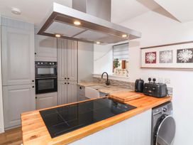 A kitchen with appliances and countertop at Butterfly Days in Bideford