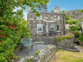 A house with a garden and seating area at Brondderwen
