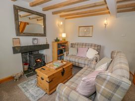 A living room with a fireplace and seating area at Brondderwen in Blaenau Ffestiniog