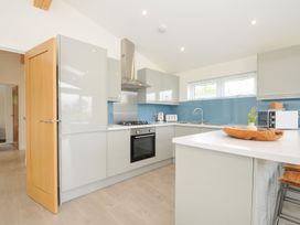 A kitchen with cabinets and appliances at 3 Meadow Retreat Liskeard