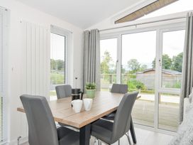 A dining room with a table and chairs at 3 Meadow Retreat in Liskeard