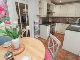 A kitchen with a dining table and stove at 5 Jackson Terrace Morpeth