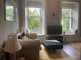 A living room with a tv and sofa at DeCressy Apartment in Par