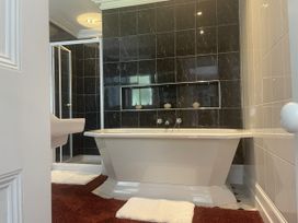 A bathroom with a bathtub and shower at DeCressy Apartment in Par