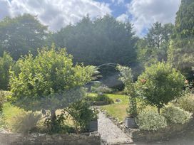 A garden with trees and flower beds at DeCressy Apartment in Par