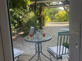 A table with glasses and a pitcher at Garden Apartment in Par