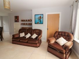 A living room with a sofa and armchairs at 1 Windermere in Kinvarra