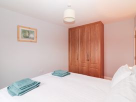A bedroom with towels on the bed at 1 Windermere in Kinvarra