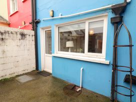 An outdoor area with a window and door at 1 Windermere in Kinvarra