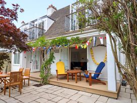 An outdoor area with seating and decorations at The Porthole in Newton Ferrers