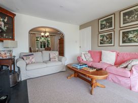 A living room with sofas and a coffee table at Kiln Cottage in Golant near Tywardreath