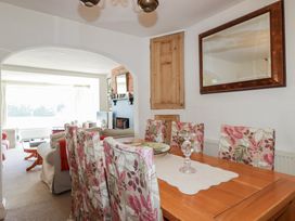 A dining room with a table and chairs at Kiln Cottage in Golant near Tywardreath