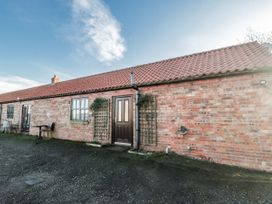 An exterior view of a brick building with doors and windows at Beck View