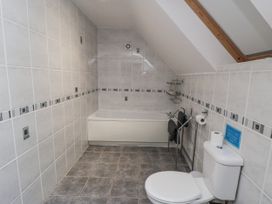 A bathroom with a bath tub and toilet at Wheelhouse Cottage Sneatonthorpe near Whitby