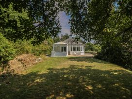 A house with a garden and conservatory at Seaview Hafod Y Graig in Morfa Bychan