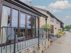 A balcony with chairs and plants at The Sundowner in Wyke Nr. Axminster