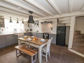 A kitchen with a dining table and chairs at Greenfingers in Whitby