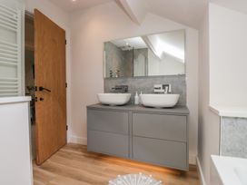 A bathroom with double basins and a mirror at Wansfell Nook in Ambleside