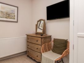 A bedroom with a chest of drawers and a mirror at Wansfell Nook in Ambleside