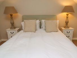 A bedroom with a bed and bedside tables at High Sea View