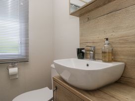 A bathroom with a sink and toilet at Grasmoor View Lodge
