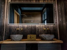 A bathroom with two sinks and a mirror at The Red House in Farndon