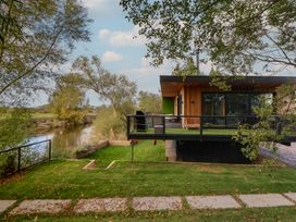 A house with a balcony overlooking a river at The Red House in Farndon