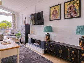 A living room with a sofa and a television at Cedar 1 in Pinewood Retreat
