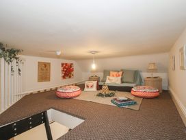 A loft area with seating and a table at Apartment 1 The Bridge at Stanford Hotel near Great Witley