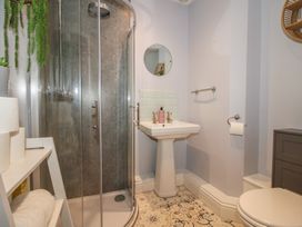 A bathroom with a shower, sink, and toilet at Apartment 1 The Bridge at Stanford Hotel near Great Witley