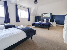 A bedroom with two beds and a window at Mariners Lee