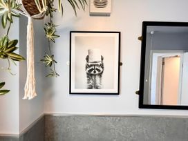A raccoon photo on the wall in a bathroom at Clarence House in Llandudno