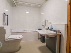 A bathroom with a toilet, bathtub, and sink at Clwyd Special Riding Centre