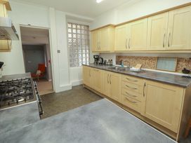 A kitchen with cabinets, a stove, and a sink at 1 Park Road Windermere