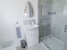 A bathroom with a sink, shower, and toilet at Teac Caoimhe in Falcarragh