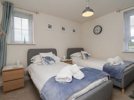 A bedroom with two single beds at Larpool Retreat in Whitby