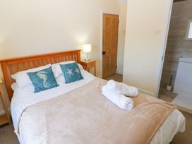 A bedroom with a bed and towels at Hawthorns in Swansea