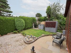 A garden with a shed and gravel area at Charnwood