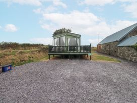 A gazebo in a gravel area at Bryncrin in Edern