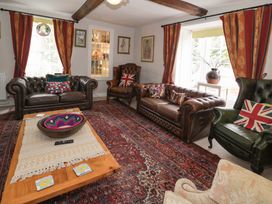 A living room with sofas and a coffee table at Bryn Dwr in Llangollen
