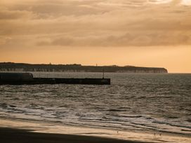 A view of the ocean and cliffs at Calm Waters Luxury Beach House in Bridlington