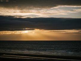 Calm Waters Luxury Beach House - North Yorkshire (incl. Whitby) - 1182106 - thumbnail photo 39