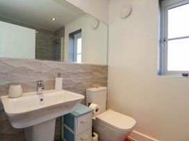 A bathroom with a sink and toilet at Swallows Nest Bourton-On-The-Water