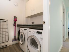 A laundry room with a washing machine and dryer at Swallows Nest Bourton-On-The-Water